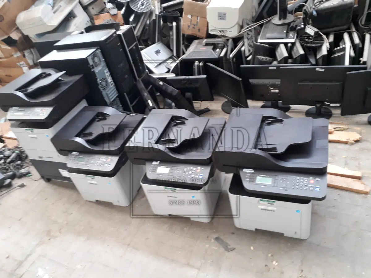 LOTE 024 - Lote composto por equipamentos de T.I.