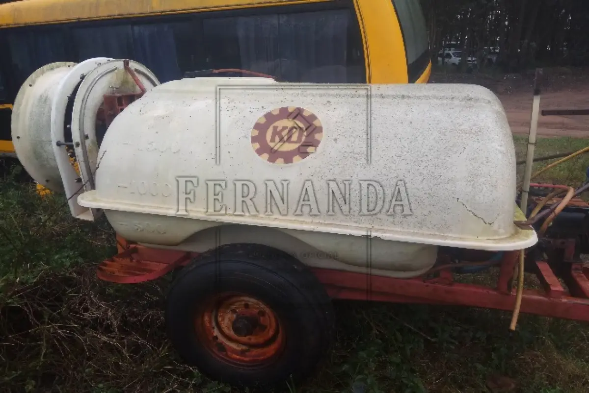 LOTE 022 - Um pulverizador KO 1500litros
