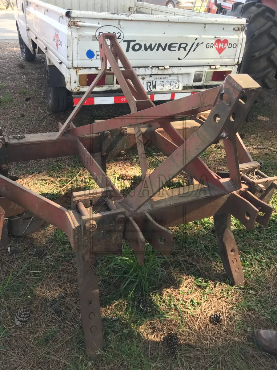 LOTE 020 - Arado Subsolador