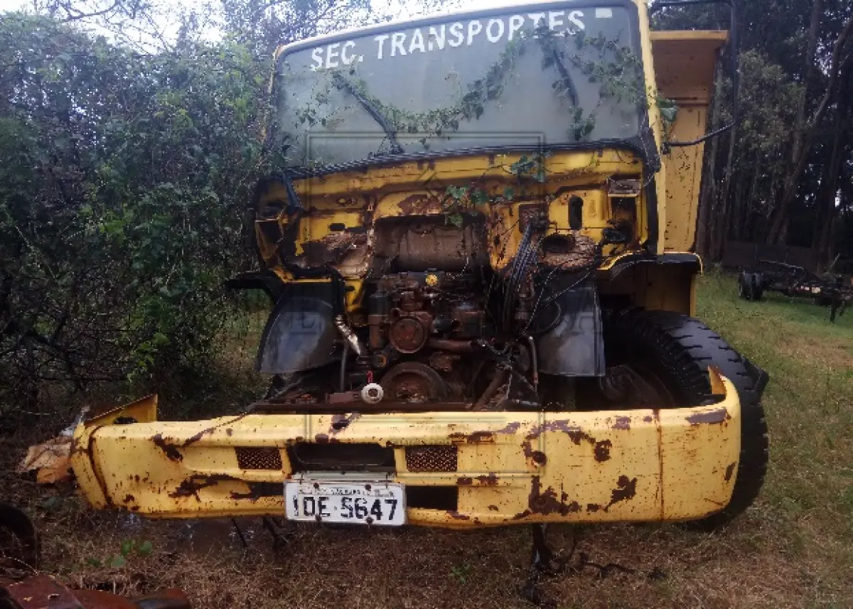 LOTE 013 - Um caminhão Basculante M. BENZ/L 1620 Truck, 10M3, ano 07, IOE5647