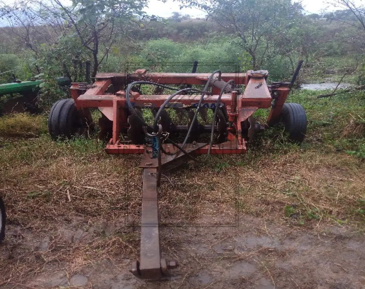LOTE 016 - Uma grade globus tatu, da marca Marchezan, 12discos