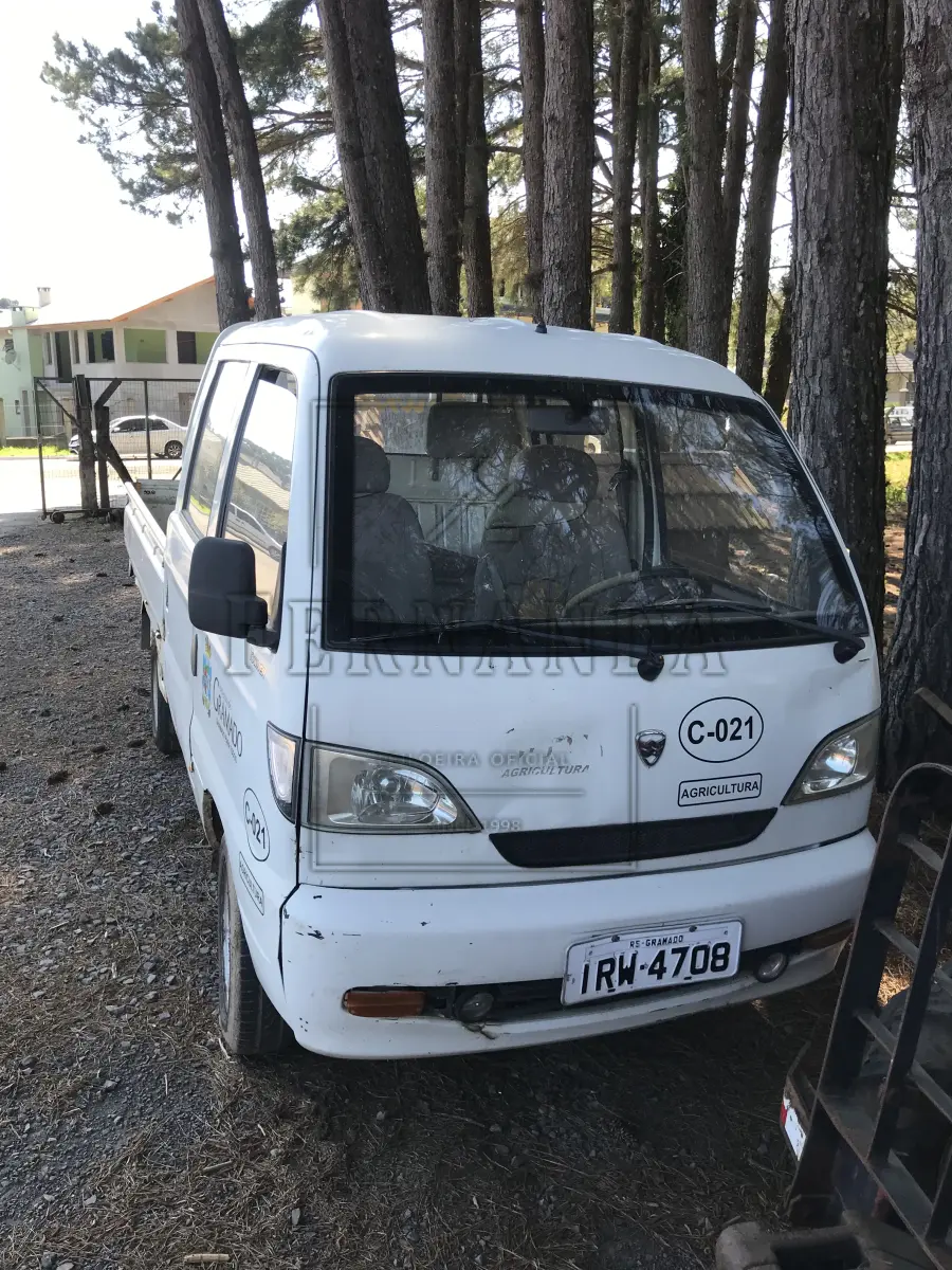 LOTE 009 - Tower JR, cor branca, ano 2010, placas IRW4708