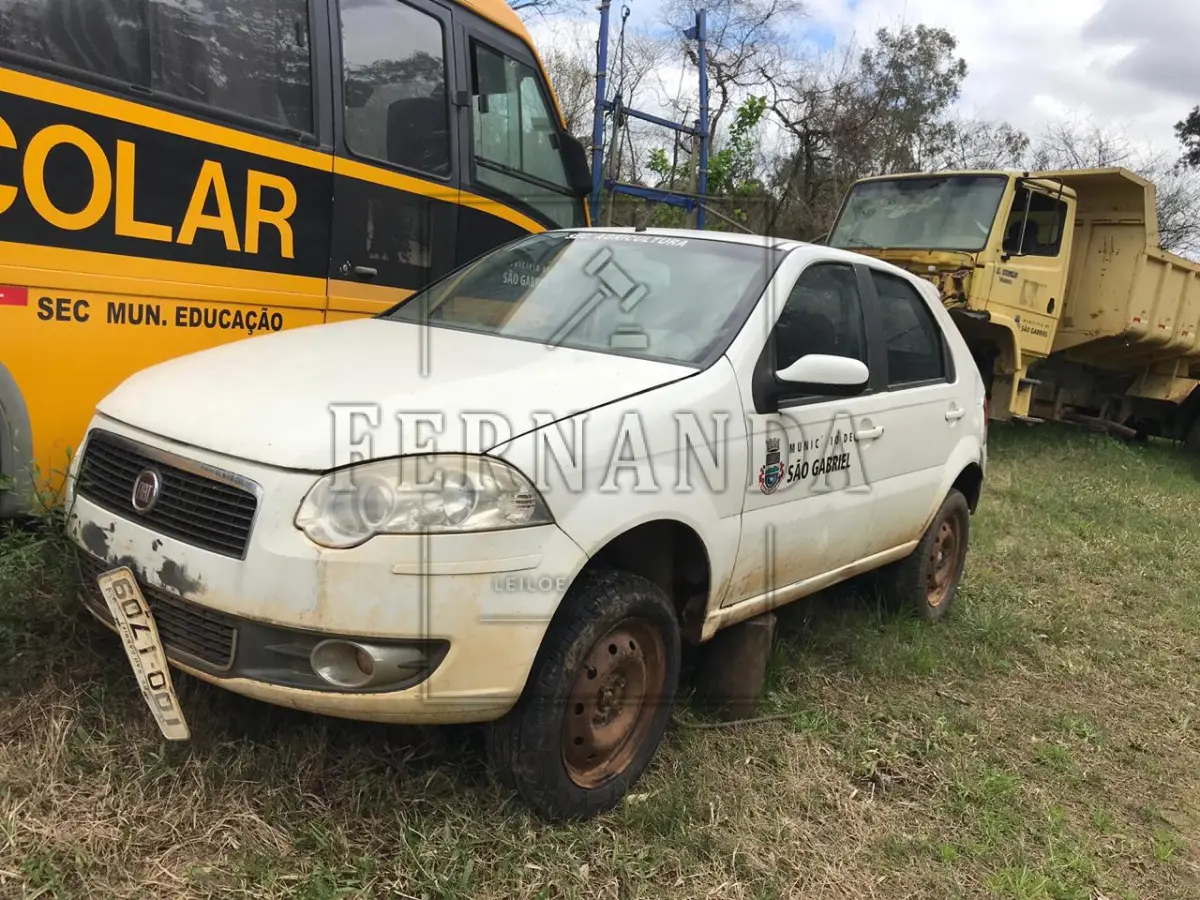 LOTE 010 - Um veículo Fiat/Palio ELX Flex, 5pas, ano 2010