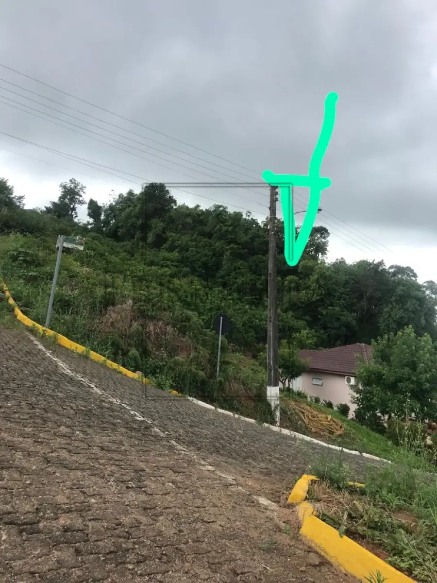 LOTE 001 - HARMONIA/RS - VENDA-DIRETA: TERRENO EM HARMONIA/RS: Um terreno com a superfície de 1.678,06m², sem benfeitorias, situado na zona urbana da cidade de Harmonia, sem quarteirão formado, medindo e confortando-se: ao Norte, onde mede 80,80m, com Flávio Pedro Weber; ao Sul, onde mede 87,00m com Edgar Sost; a Oeste, onde mede 20,00 com Flavio Pedro Weber, e a Leste onde mede 21,00m com Wunibaldo Orth. Matrícula n° 20.636 do CRI de São Sebastião do Caí. ACEITA-SE PARCELAMENTO ATUALIZADO (ATÉ 15 VEZES). IMÓVEL AVALIADO EM R$270.000,00.