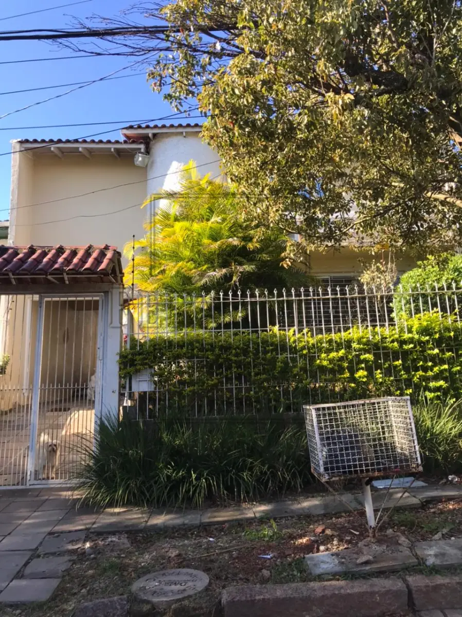LOTE 004 - Imóvel localizado na Rua Alves Torres n°47, São Caetano, Porto Alegre/RS. Imóvel de matrícula n°75.742 do 3° Registro de Imóveis de Porto Alegre. Imóvel avaliado em R$ 600.000,00.2°Leilão. Imóvel Ocupado.
