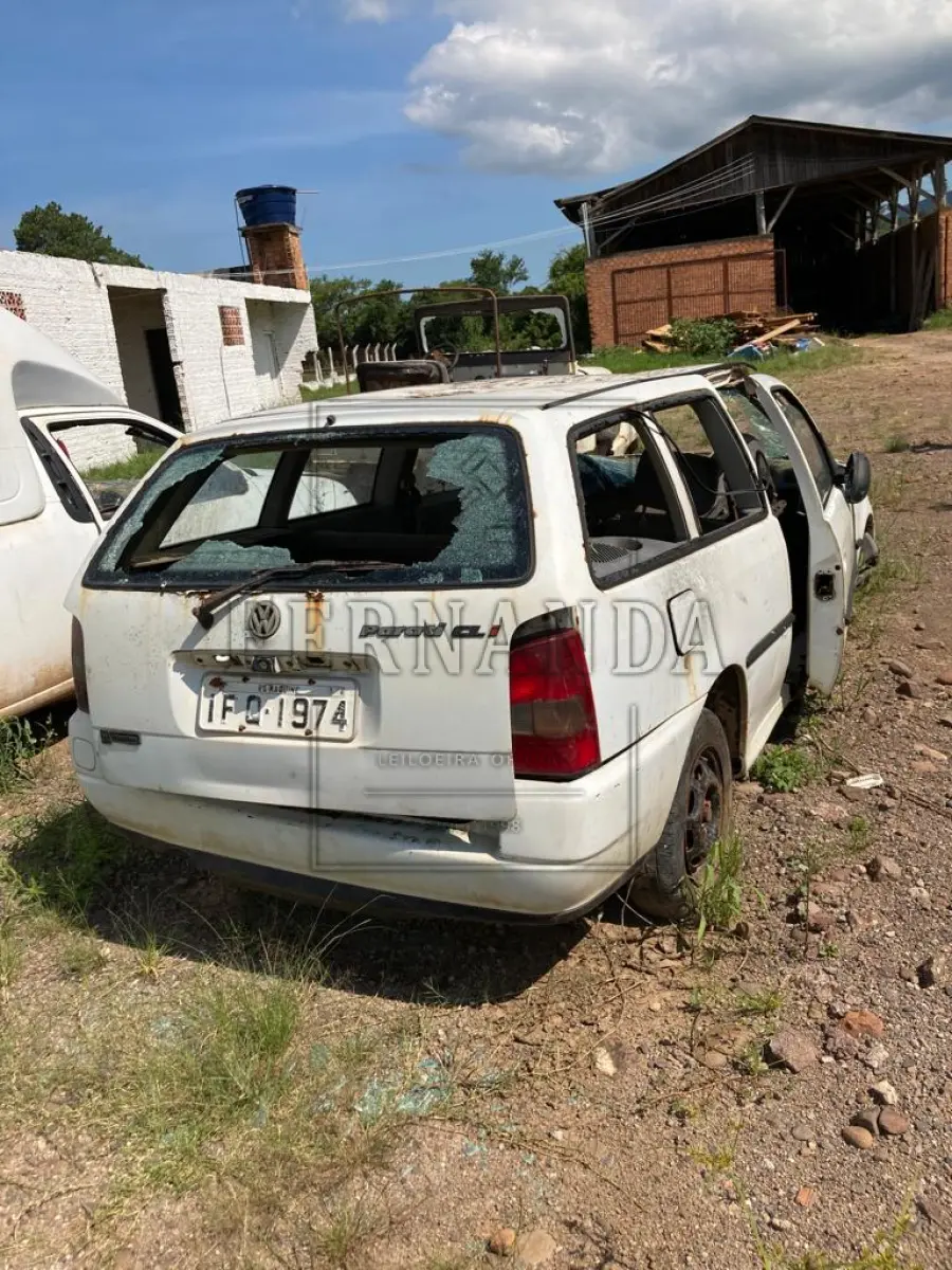 LOTE 001 - Volkswagen Parati CLI, Ano/Modelo 1996, Placa: IFQ-1974 . Avaliado em R$ 800,00.