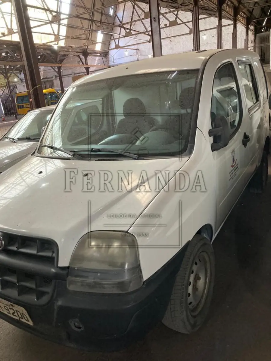 LOTE 014 - Fiat Doblo SITNEI MED, 2009/2009 placa IQH9200. Veículo com Multa R$ 1.467,35. Avaliado em R$ 3.200,00.