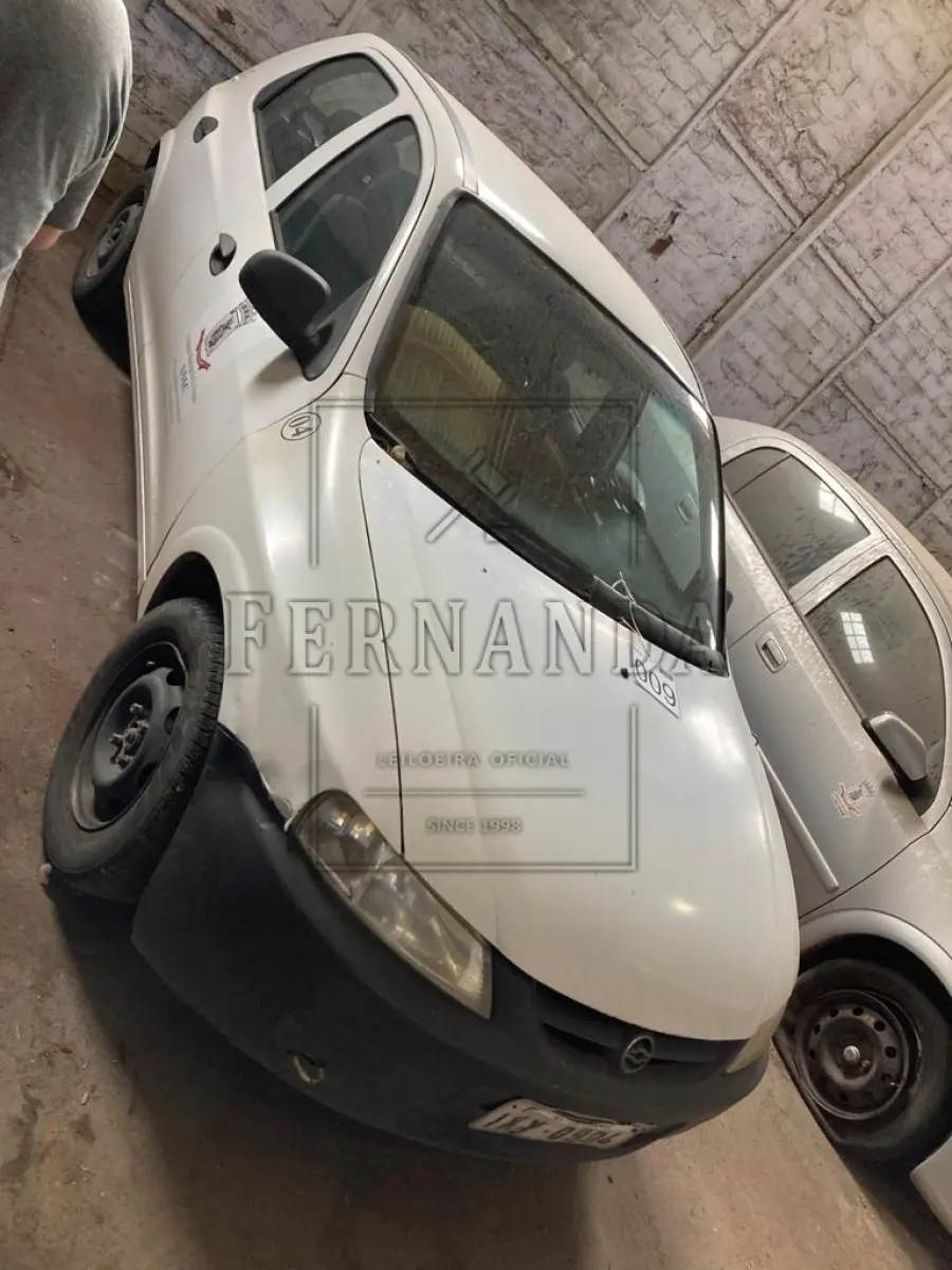 LOTE 009 - GM/CELTA, Placa IKY0904,  2002/2003. Veículo com Multas R$ 1.727,95 . Avaliado em R$ 600,00.
