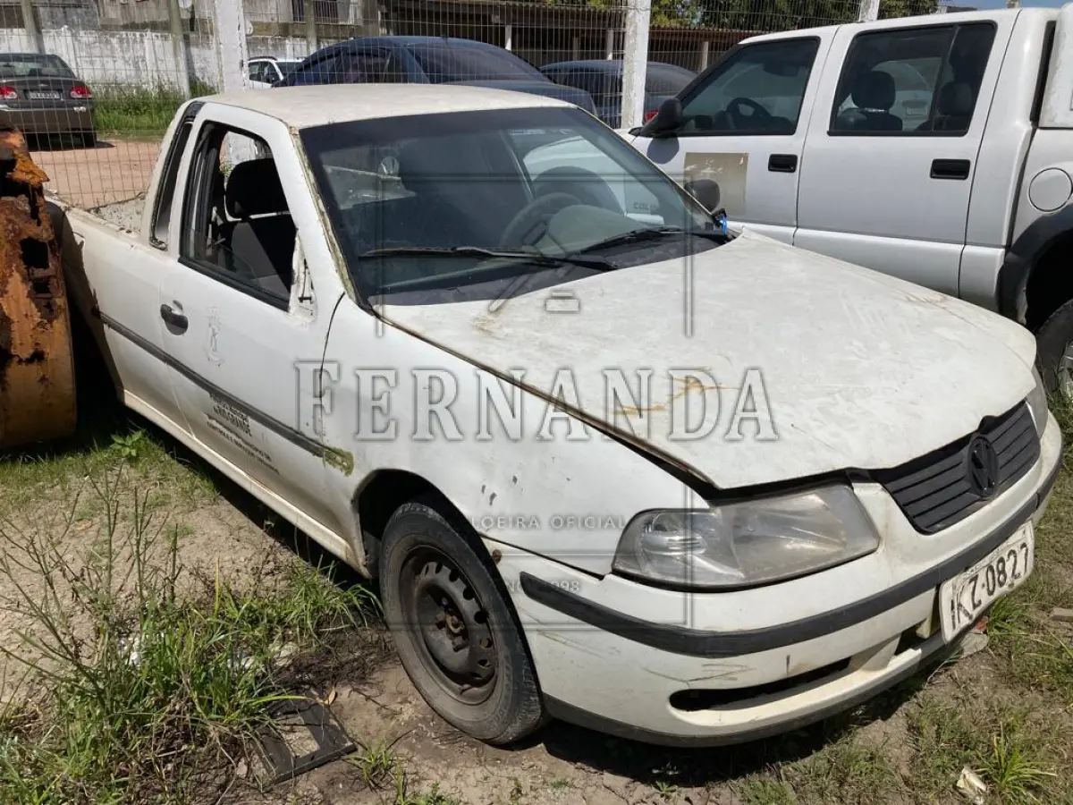 LOTE 019 - VW/ Saveiro Amb. 1.6, 2002/2003, placas IKZ0827. Avaliado em R$ 600,00.
