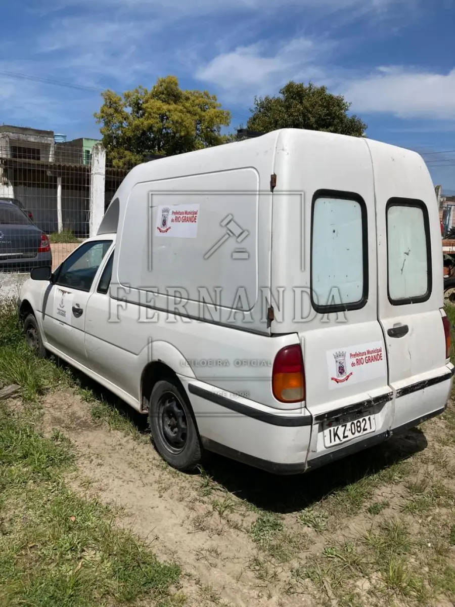 LOTE 021 - VW/ Saveiro/ Ambulância 1.6 2002/2003, Placa IKZ0821. Avaliado em R$ 600,00.
