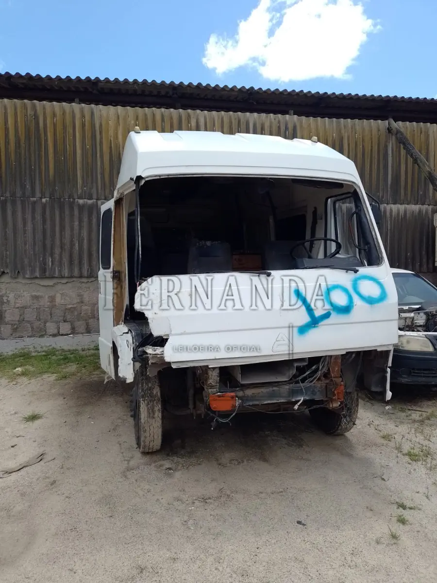 LOTE 083 - AGRALE/ULTRAVAN, 1994/1994, PlacaIBN3332. Avaliado em R$ 100,00.