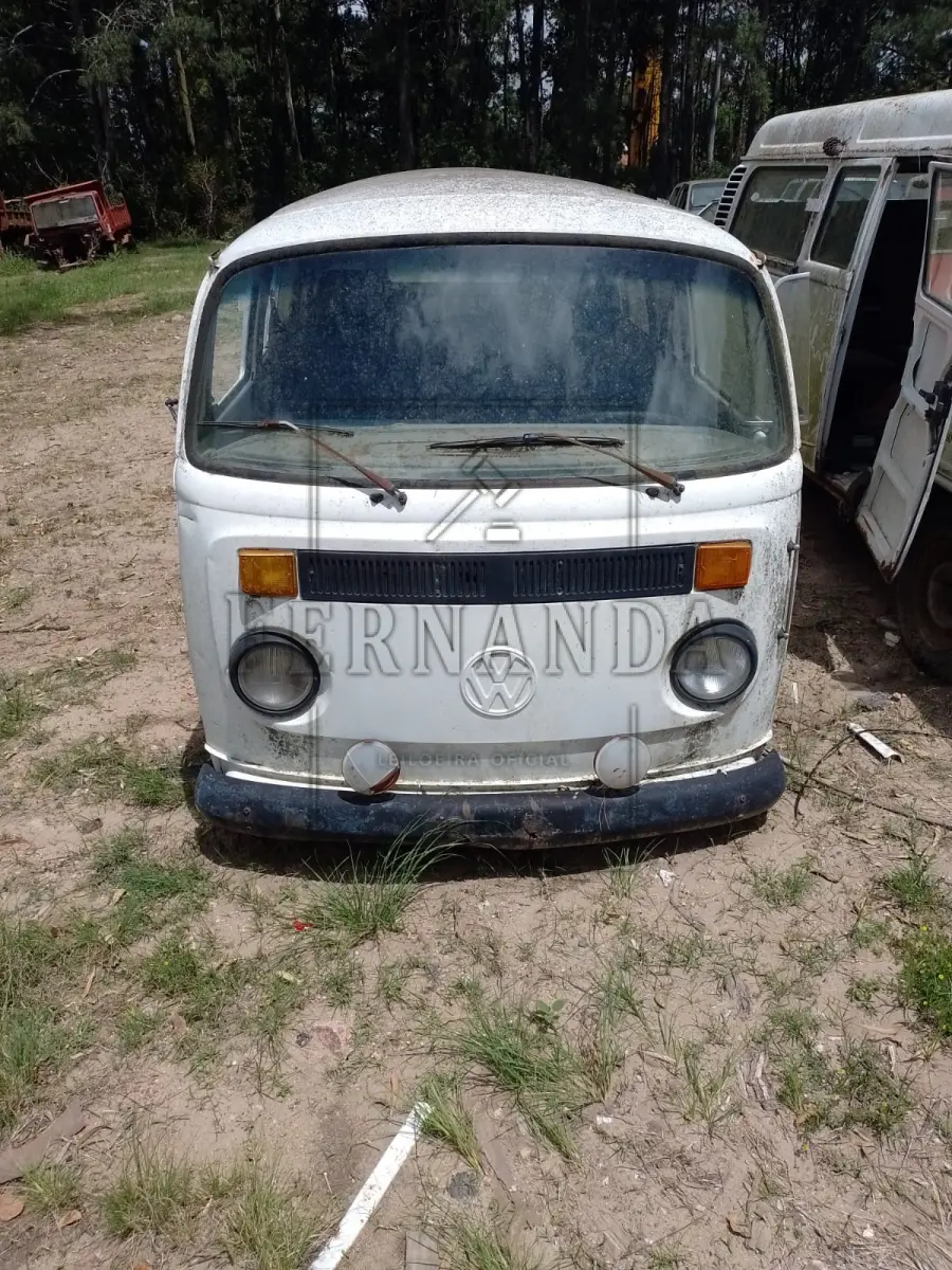 LOTE 051 - VW/ KOMBI ,1993/1993, Placa IFD-1789. Avaliado em R$ 80,00.