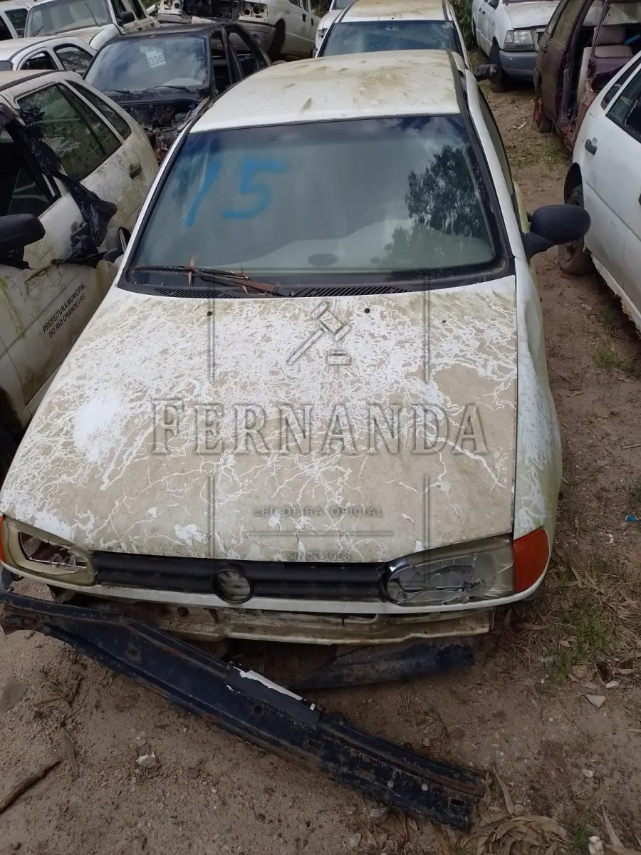 LOTE 045 - VW/GOLCITY, 1999/1999, placa IIU8414. Avaliado em R$ 50,00.