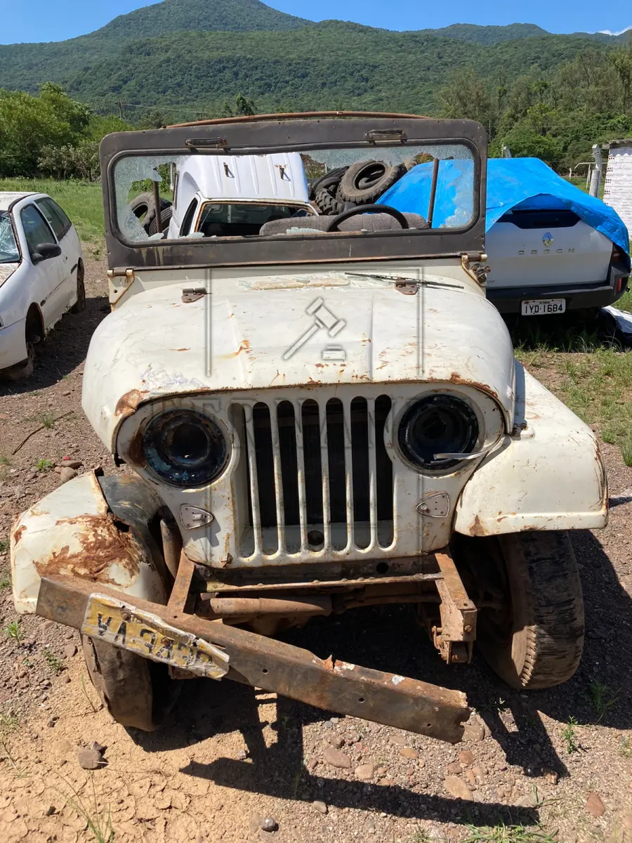 LOTE 028 - Ford/ Rural Willys, Ano/Modelo 1964/1964, placa YA3439. Avaliado em R$ 2.200,00.