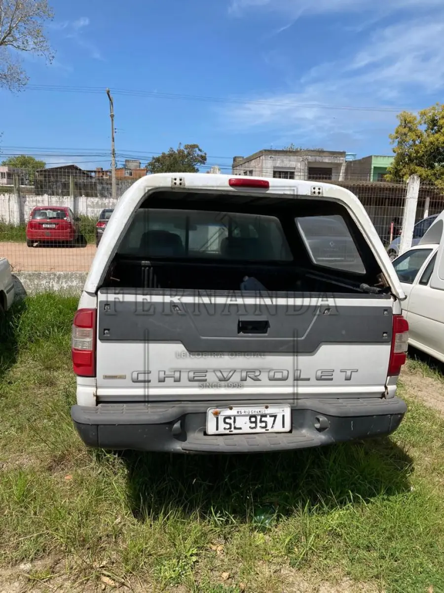 LOTE 020 - Chevrolet S-10 colina D 4x4, 2011, placas ISL9571. Avaliado em R$ 7.000,00.