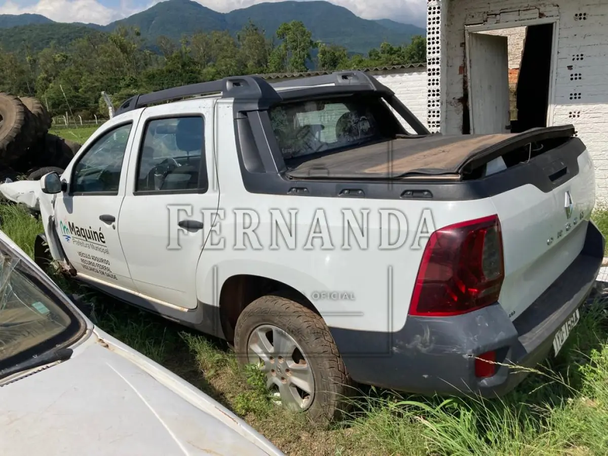 LOTE 002 - Renault/ Oroch EXP 16 SCE, Ano/Modelo 2017/ 2018, Placa: IYD-1684. Avaliado em R$ 15.500,00.