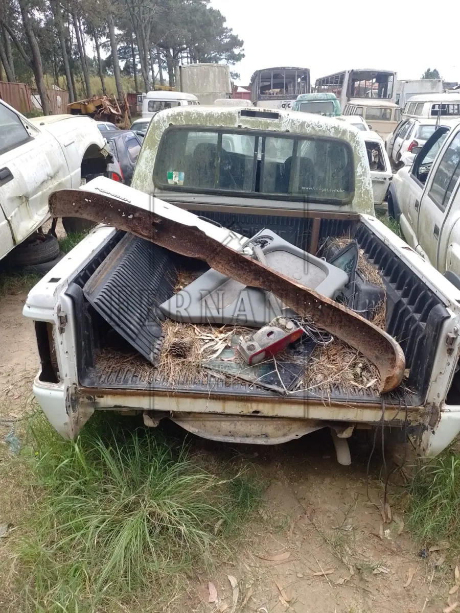 LOTE 030 - FORD/ RANGER 4X2, 2001/2001, Placa IKN-2160. Avaliado em R$ 100,00.