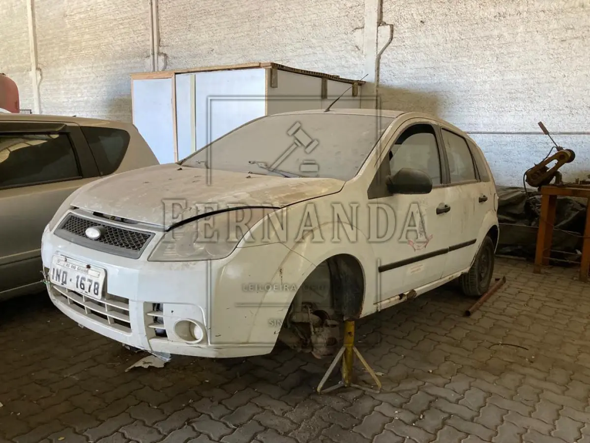 LOTE 025 - Ford/ Fiesta 1.6 flex, 2007/2008, placas INQ1678. Avaliado em R$ 1.800,00