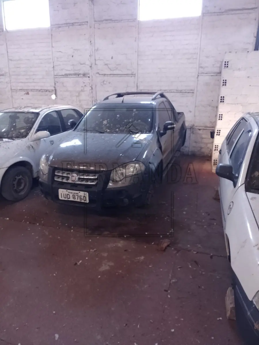 LOTE 033 - Veículo Fiat/Strada Advent, flex, ano/modelo 2009/2009, placa IUO8760. Avaliado em R$ 2.600,00. Multa  R$ 155,89.