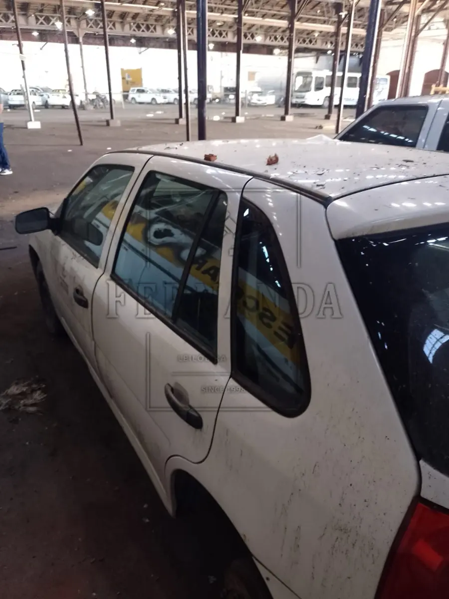 LOTE 025 - Veículo VW/Gol 1. GIV, ano/modelo 2011/2012, placa ISJ3095. Avaliado em R$ 2.100,00.