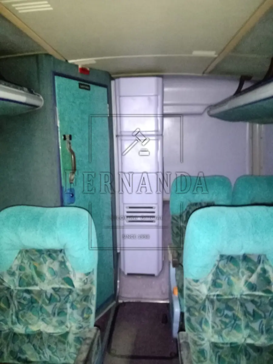 LOTE 055 - Ônibus Volvo/ Marcopolo Paradiso GVR, ano/modelo 1999/2000, placa IJF9175. Avaliado em R$ 35.000,00. VEÍCULO COM MULTA DE 134,33.