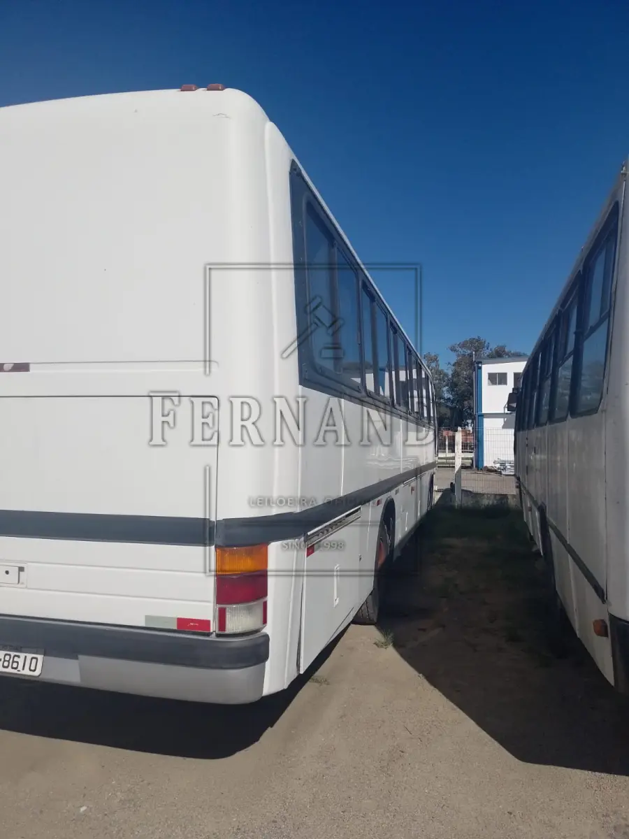 LOTE 005 - Ônibus M.BENZ/OF 1318, ano/modelo 1994/1994, placa ICE8610. Avaliado em R$ 6.200,00.