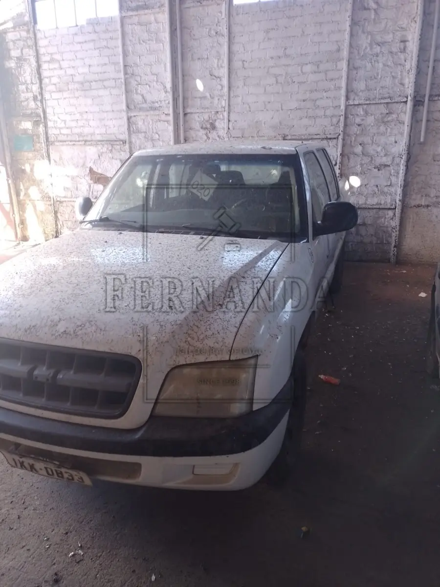 LOTE 020 - Veículo GM/S10 2.8 D, ano/modelo 2001/2002, placa IKK0833. Avaliado em R$ 5.200,00.
