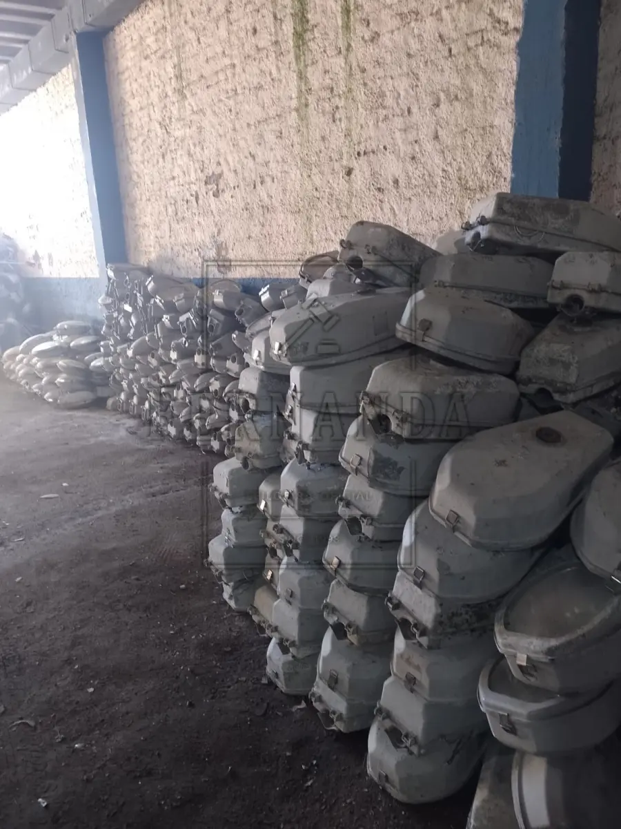 LOTE 015 - Lote composto por luminárias diversas. Avaliado em R$ 800,00.