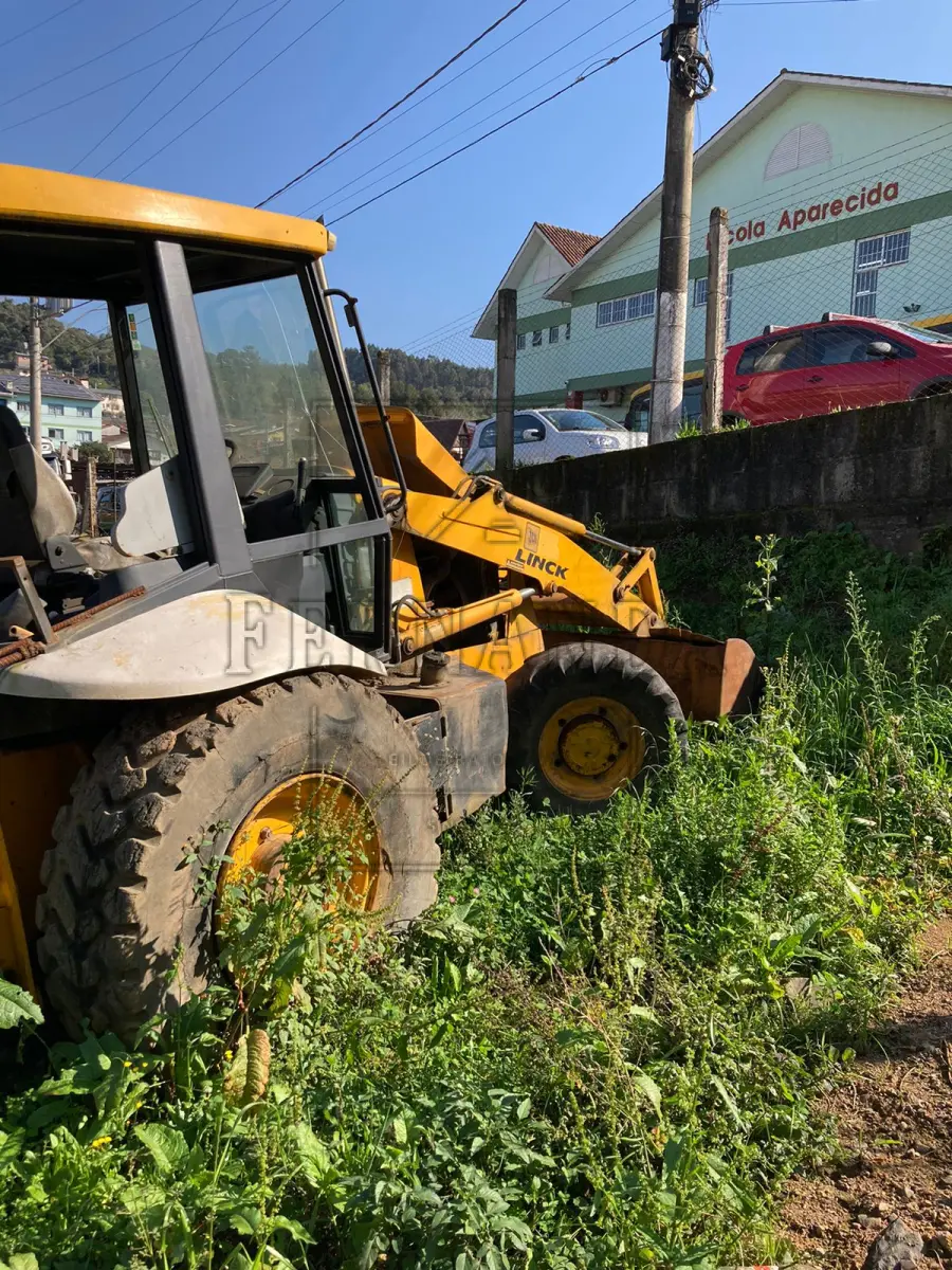 LOTE 003 - Retroescavadeira JCB, Nº de série 04BRCP029506 Chassis 9B9214TC46BDT4367, 2007. Placa Patrimonial 20035. Avaliada em R$ 23.000,00.