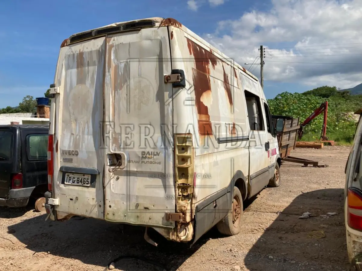 LOTE 008 - Caminhão/ Ambulância, Iveco Fiat/ Daily TH AMB, Ano/Modelo 2008/2008, Placa: IPG-8465. Avaliado em R$ 6.200,00.
