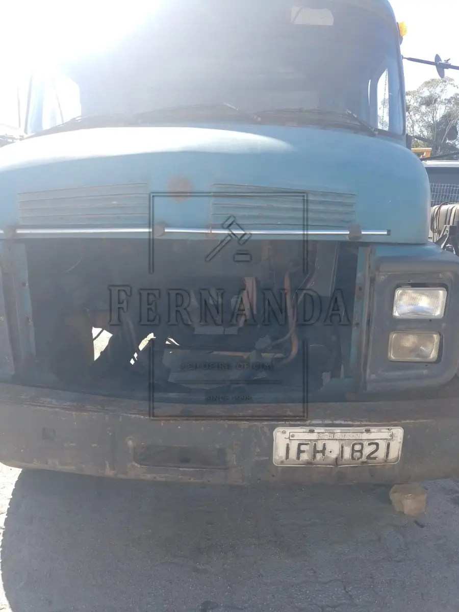 LOTE 011 - Caminhão M. Benz L 1113, com MUNCK ano/modelo 1976/1976, placa IFH1821. OBS.: VEÍCULO SEM MORTOR.  No documento consta carroceria BASCULANTE Avaliado em R$ 5.000,00.
