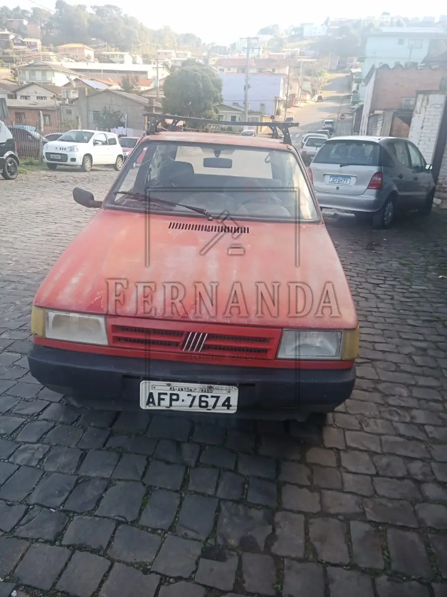 LOTE 005 - Fiat Uno Mille IE, ano/modelo 1995/1996, placa AFP7674. Avaliado em R$ 2.150,00.