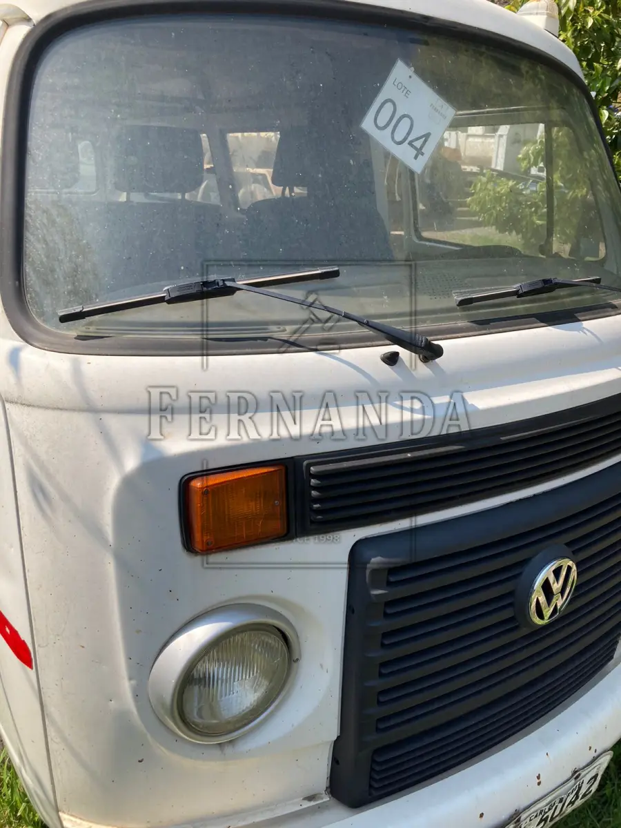 LOTE 004 - Veículo Kombi Topline, placas IOL5042, ano/modelo 2007/2008. Avaliado em R$ 3.500,00.