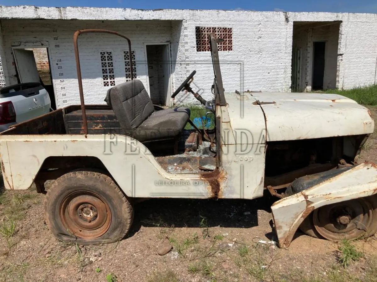 LOTE 028 - Ford/ Rural Willys, Ano/Modelo 1964/1964, placa YA3439. Avaliado em R$ 2.200,00.