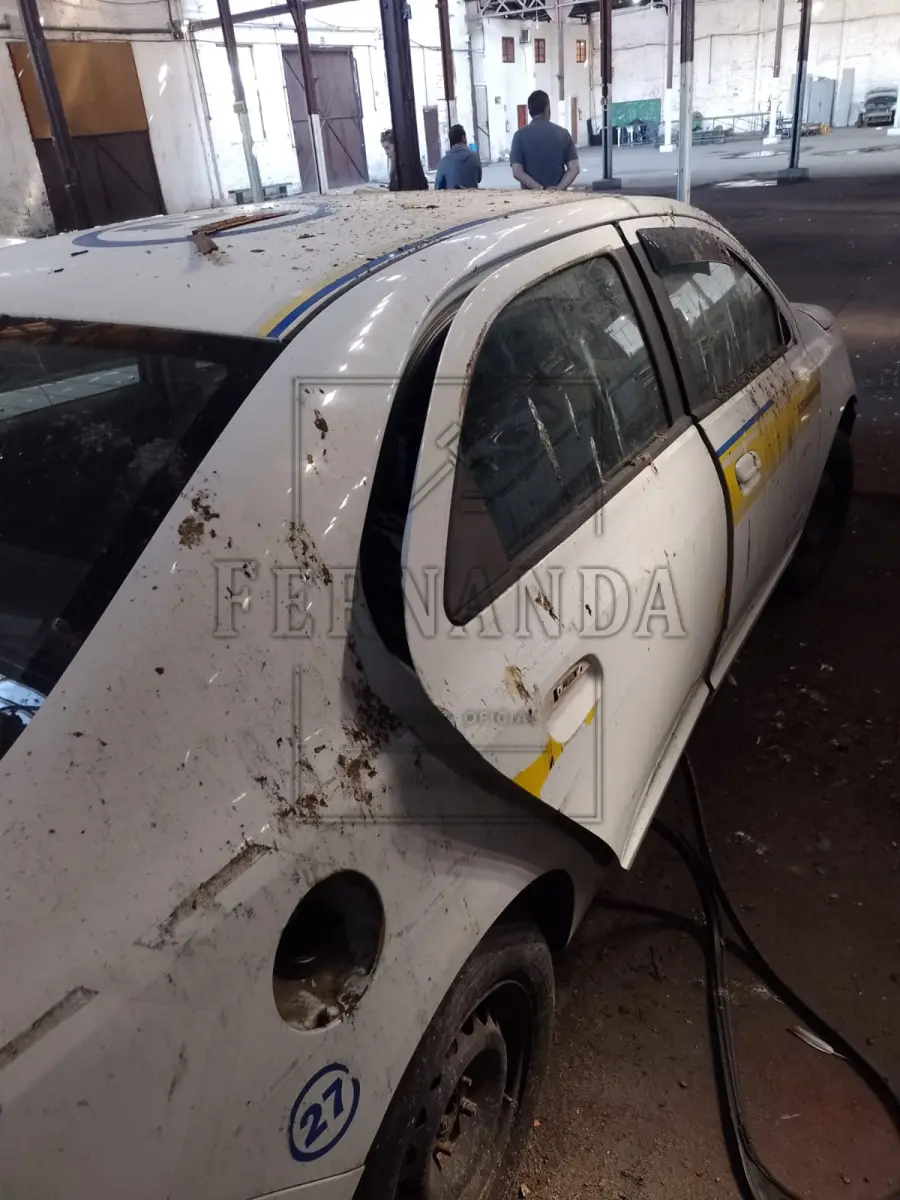 LOTE 027 - Veículo Chevrolet/Cobalt 1.8 LT, ano/modelo 2014/2015, placa IVR4086. Avaliado em R$ 2.600,00.
