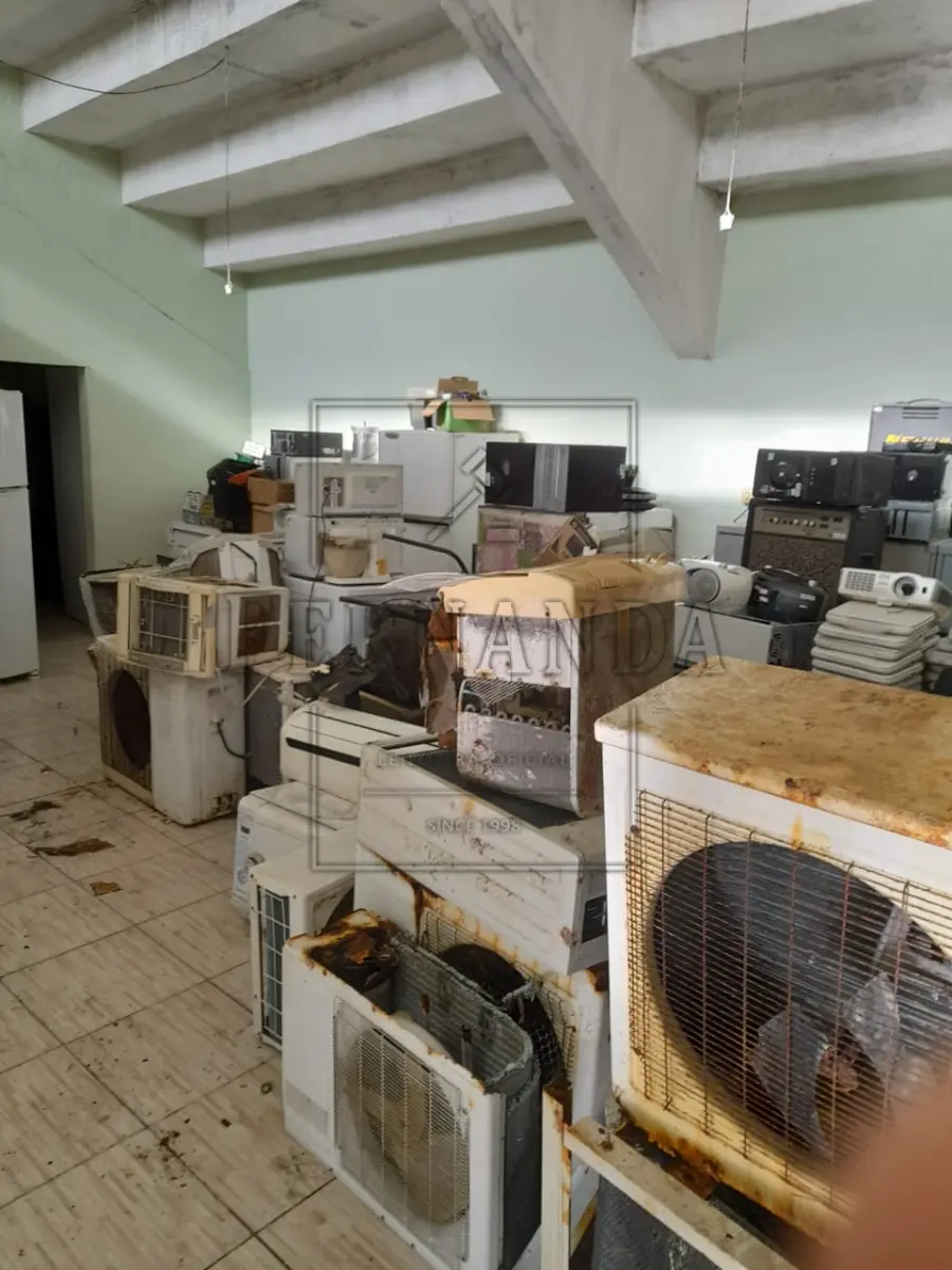 LOTE 023 - Sucatas diversas. Avaliada em R$ 260,00.