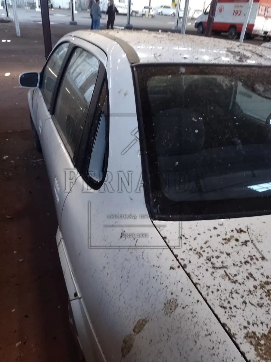 LOTE 032 - Veículo Chevrolet/Classic/ LS, ano/modelo 2014/2015, placa IVS6527. Avaliado em R$ 2.000,00. Multas R$ 460,78.