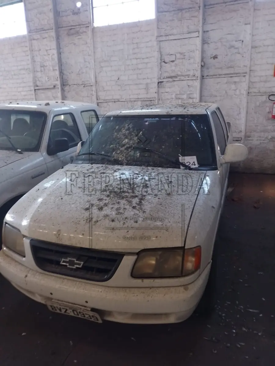 LOTE 024 - Veículo GM/S10, ano/modelo 1998/1998, placa BVZ0939. Avaliado em R$ 5.200,00.