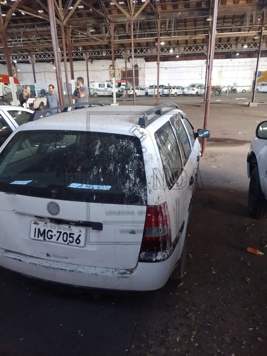 LOTE 021 - Veículo VW/Parati 1.6 City, ano/modelo 2004/2005, placa IMG7056. Avaliado em R$ 2.600,00.