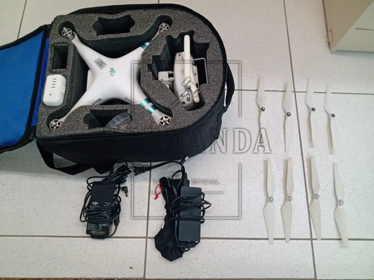 LOTE 051 - Um Drone Phantom profissional. Avaliado em R$ 170,00.