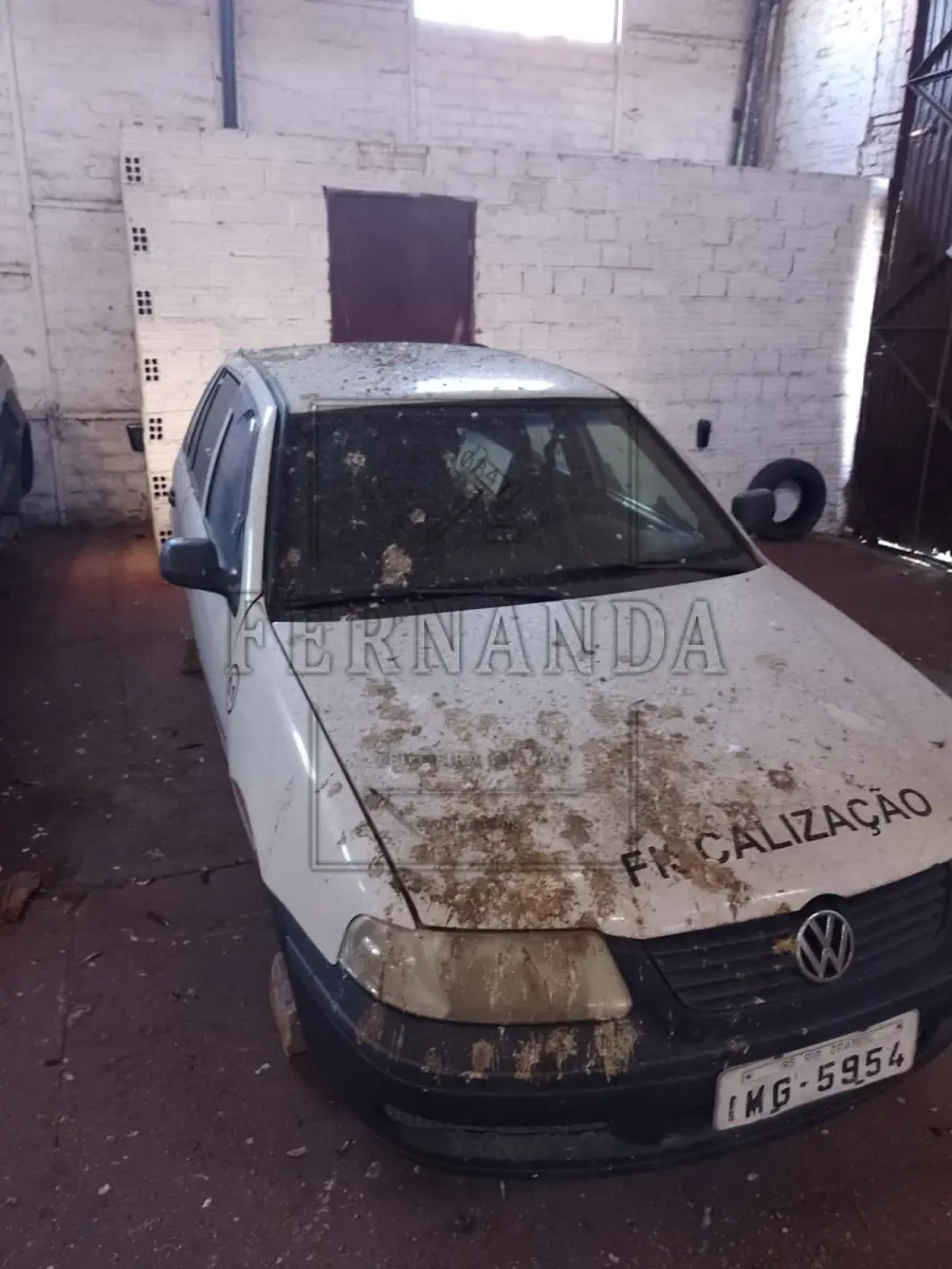 LOTE 034 - Veículo VW/Gol 1.0, ano/modelo 2004/2005, placa IMG5954. Avaliado em R$ 1.500,00.