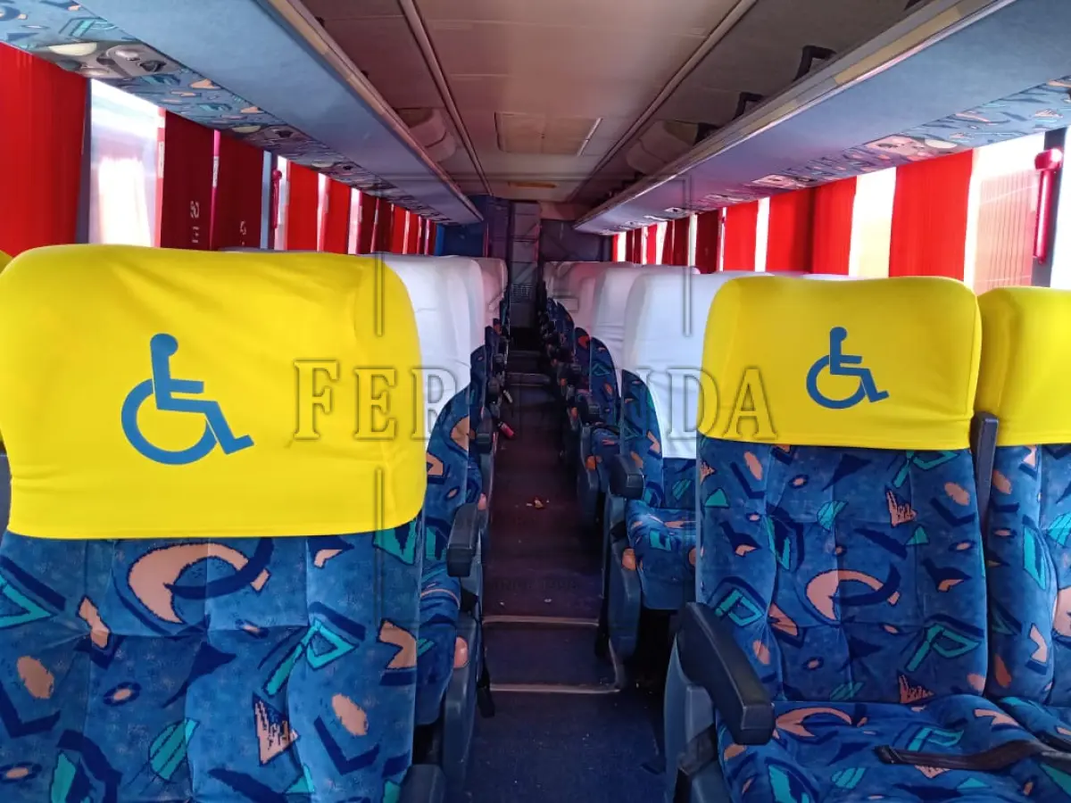 LOTE 056 - Ônibus Mercedes Benz/ Marcopolo Paradiso R, ano/modelo 2002/2002, placa IKU7716. Avaliado em R$ 50.000,00. VEÍCULO COM MULTA DE R$ 472,75