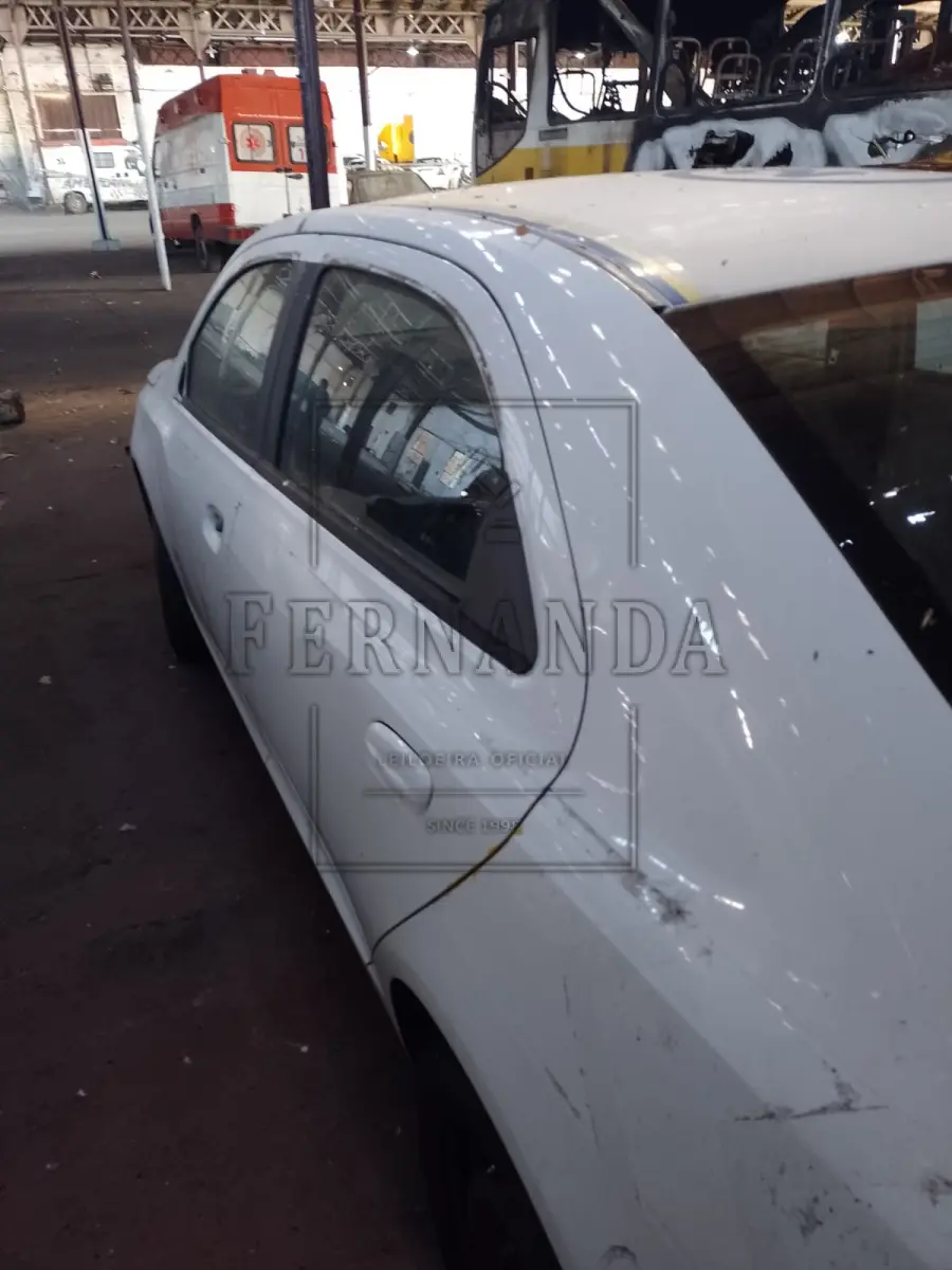 LOTE 027 - Veículo Chevrolet/Cobalt 1.8 LT, ano/modelo 2014/2015, placa IVR4086. Avaliado em R$ 2.600,00.