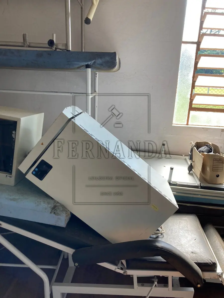 LOTE 010 - Lote composto por equipamentos médicos. Avaliado em R$ 380,00.