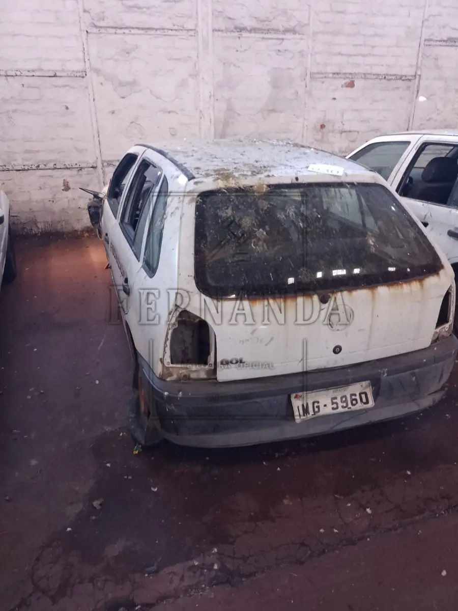 LOTE 030 - Veículo VW/Gol 1.0, ano/modelo 2004/2005, placa IMG5960. Avaliado em R$ 500,00.