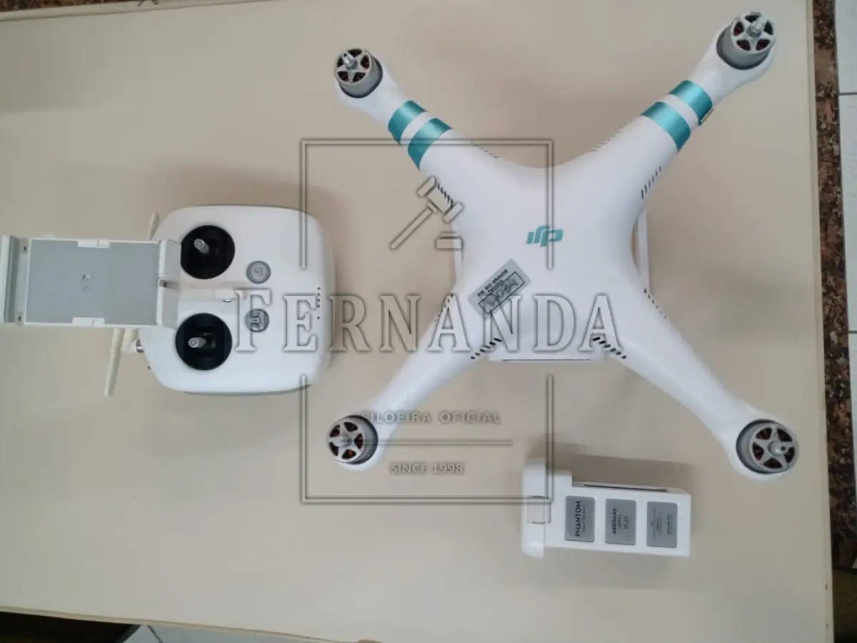 LOTE 051 - Um Drone Phantom profissional. Avaliado em R$ 170,00.