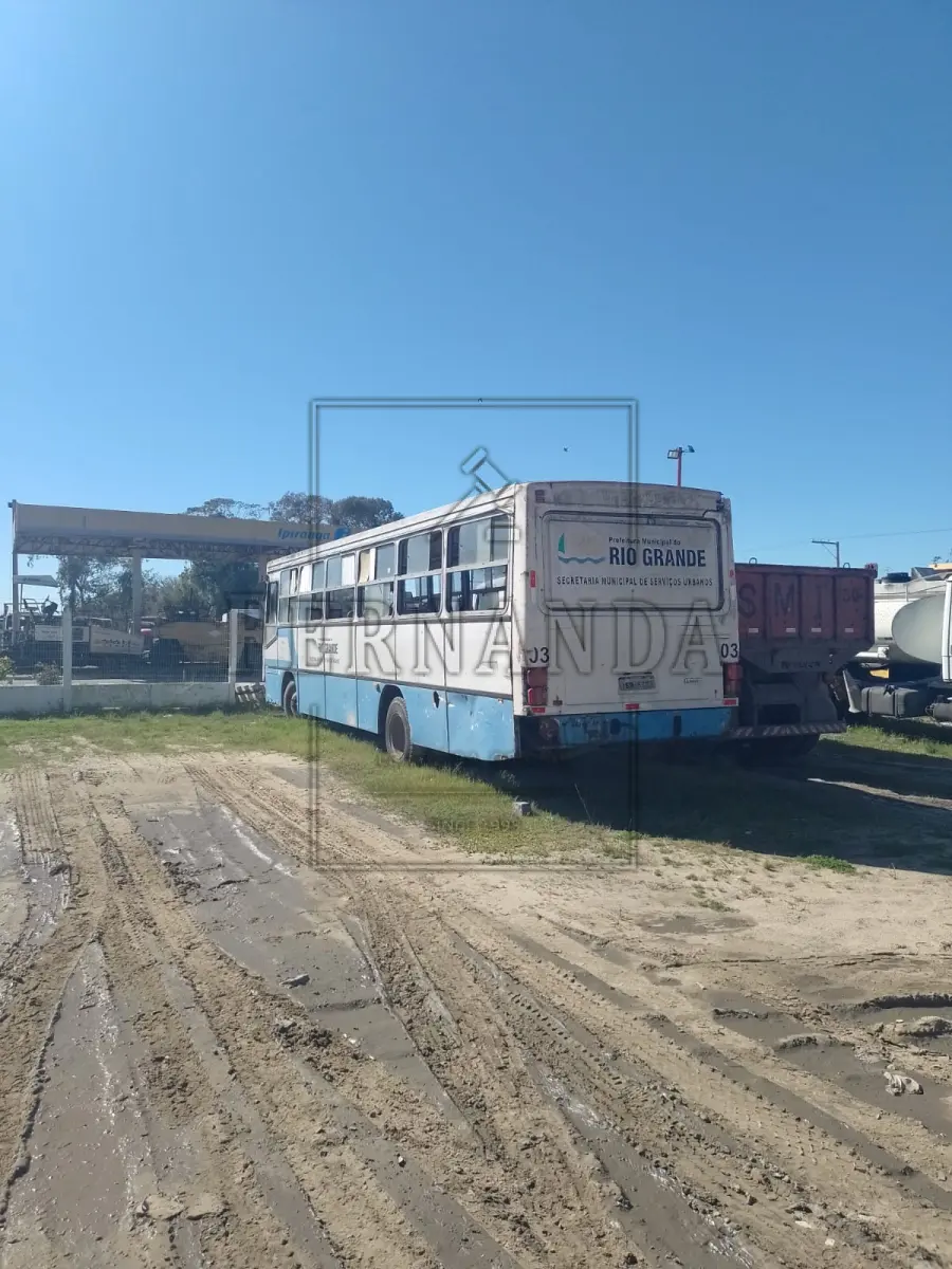 LOTE 013 - Ônibus M.Benz / OF1318, ano/modelo 1991/1991, placa IER5281. Avaliado em R$ 4.000,00.