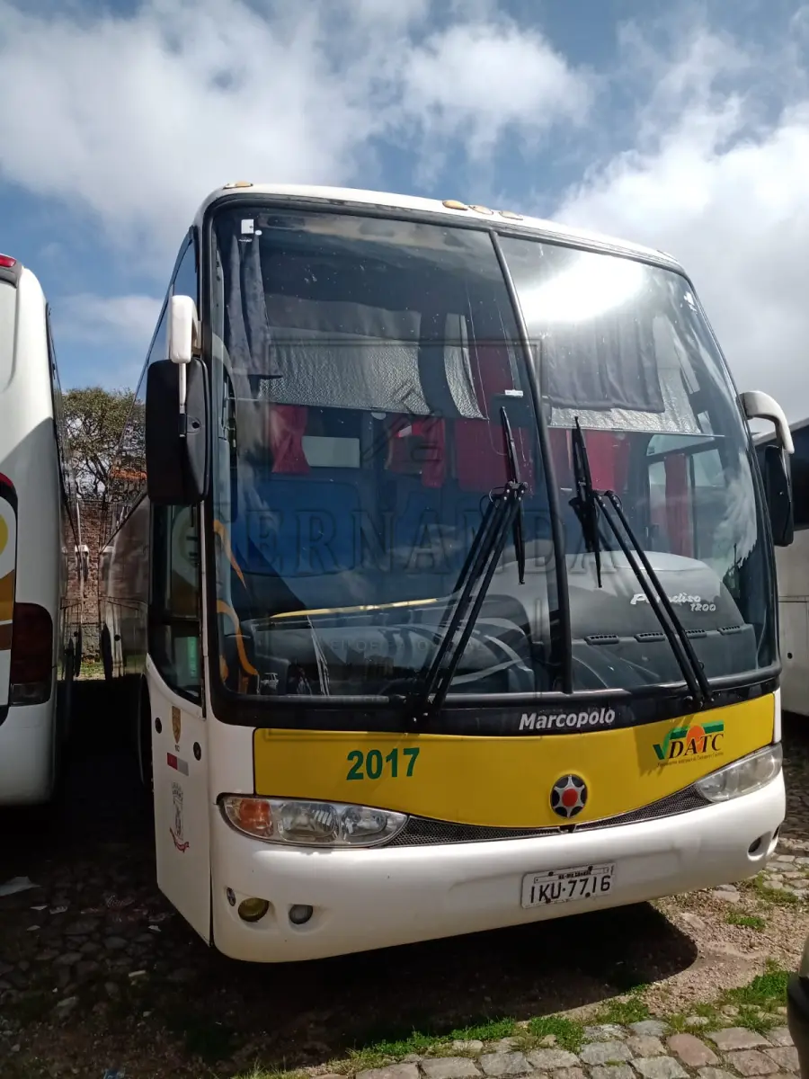 LOTE 056 - Ônibus Mercedes Benz/ Marcopolo Paradiso R, ano/modelo 2002/2002, placa IKU7716. Avaliado em R$ 50.000,00. VEÍCULO COM MULTA DE R$ 472,75