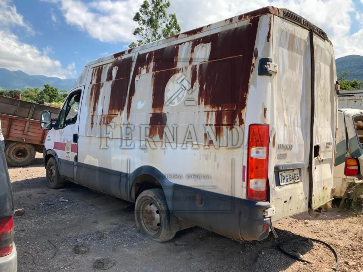 LOTE 008 - Caminhão/ Ambulância, Iveco Fiat/ Daily TH AMB, Ano/Modelo 2008/2008, Placa: IPG-8465. Avaliado em R$ 6.200,00.