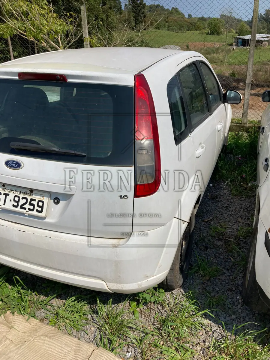 LOTE 003 - Veículo Fiesta 1.6, placa IST9259, ano/modelo 2012/2012. Avaliado em R$ 4.700,00.